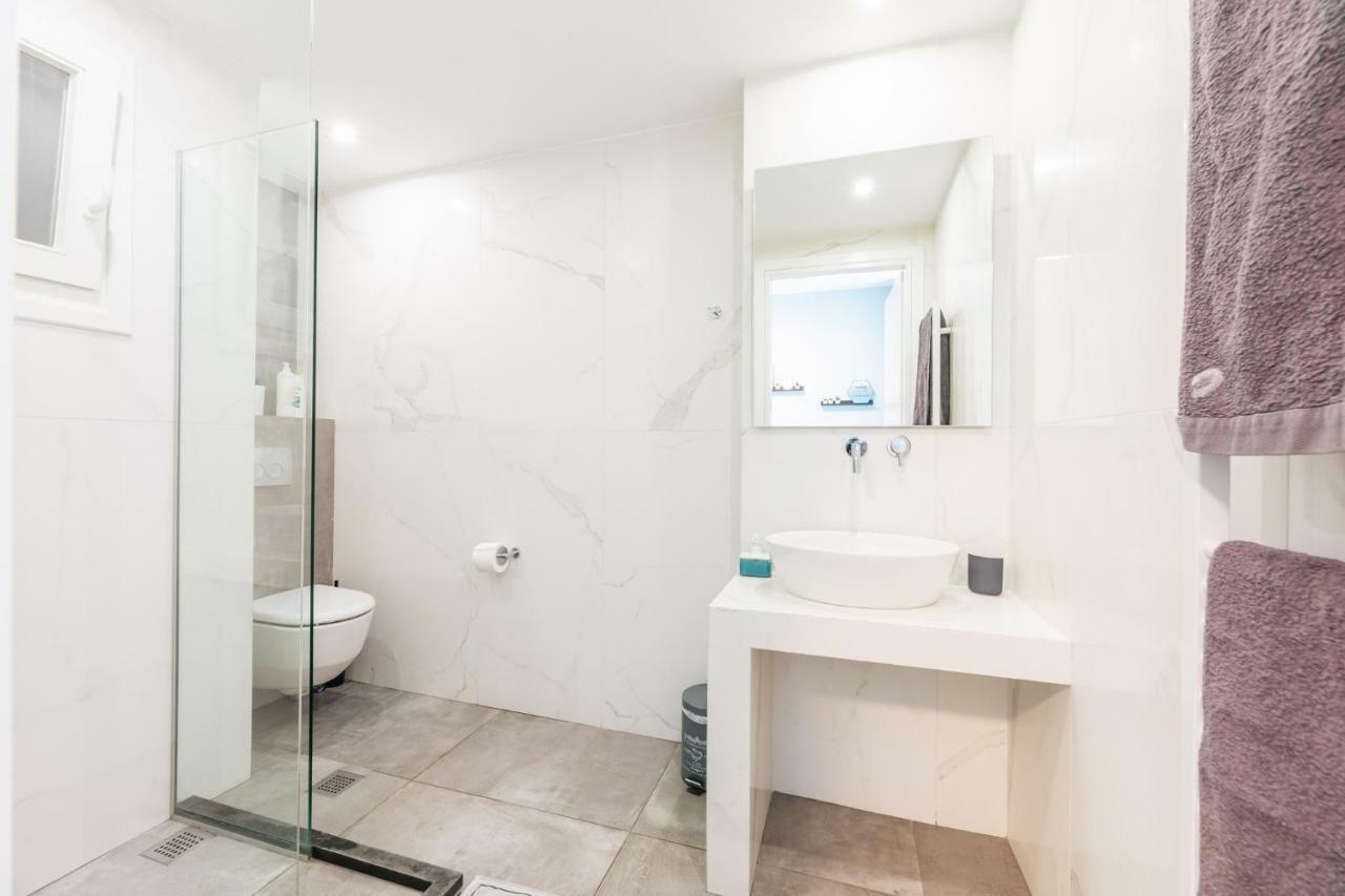 Modern White Tower Apartment Salonicco Esterno foto