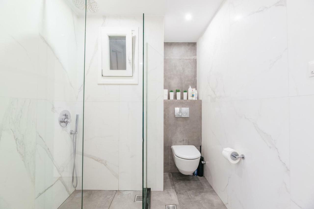 Modern White Tower Apartment Salonicco Esterno foto